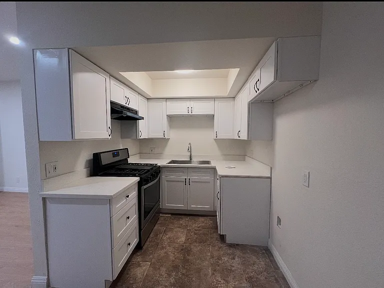 5332 Fountain Ave #11 — Photo 4