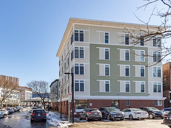 2nd image of 10 Roxbury St