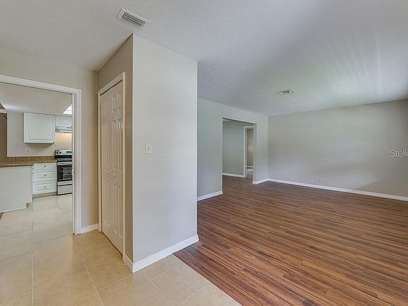 4th image of 2309 Conifer Ave