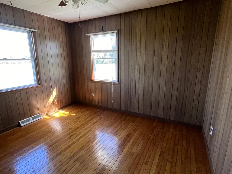 318 Washington St — Photo 10
