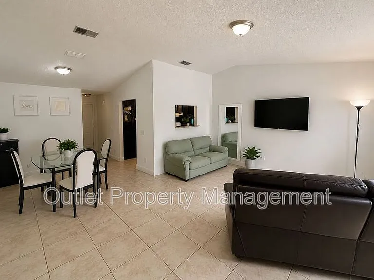 2342 Pear Tree Ct — Photo 2