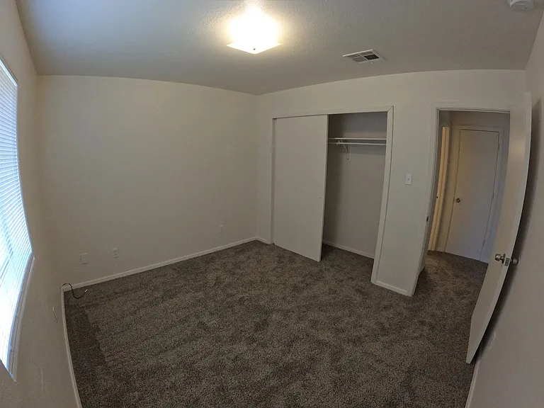 637 Foster Rd — Photo 6