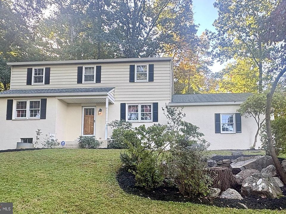 1st image of 8 Castle Rock Rd