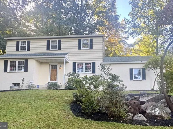 8 Castle Rock Rd, Newtown Square, PA 19073
