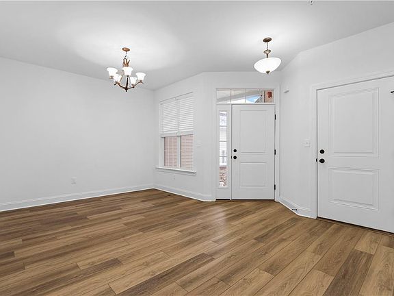 5th image of 949 Iron Ln