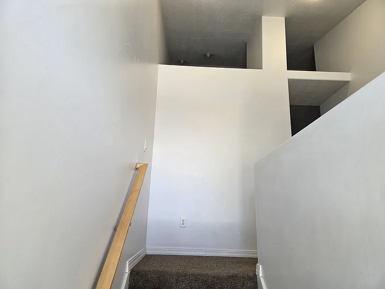 212 W Lyman Ln — Photo 6
