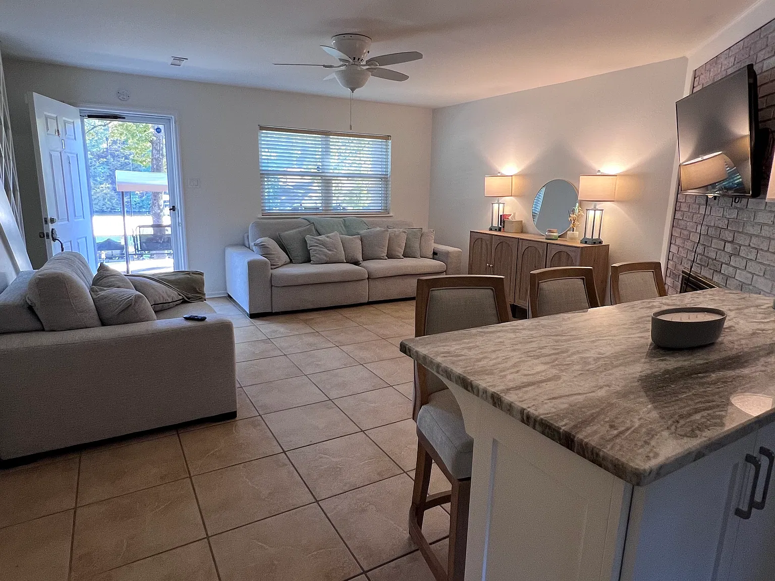 2 bed, 1.5 bath, 1200 sqft, $1,800 — Photo 4
