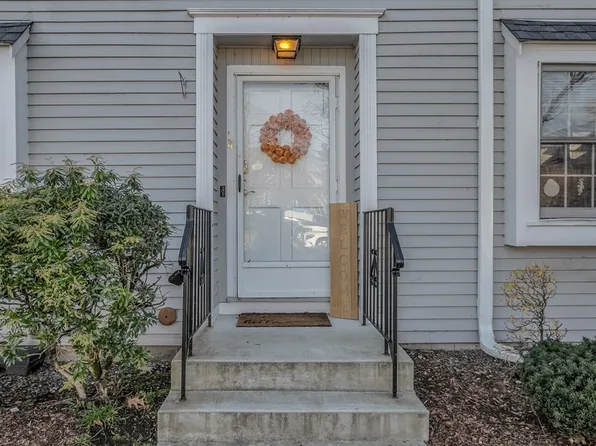 161 Flower Ln APT 14, Dracut, MA 01826