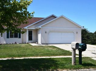 1021 Columbia Dr, Poynette, WI 53955