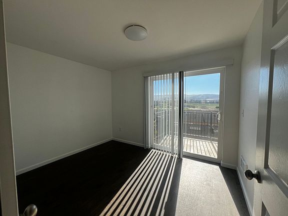 4th image of 856 Pioneer St #11