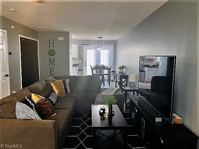 2 bed, 1.5 bath, 980 sqft, $1,500 — Photo 2