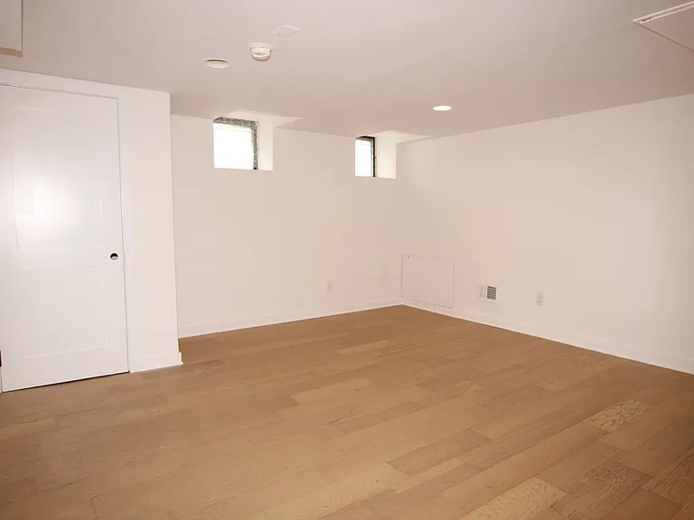 Spacious 2 bedroom unit in a great area in Graduate hospital — Photo 12