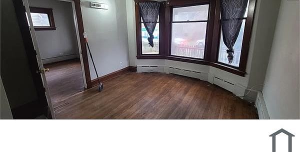 2nd image of 2125 W 101st St