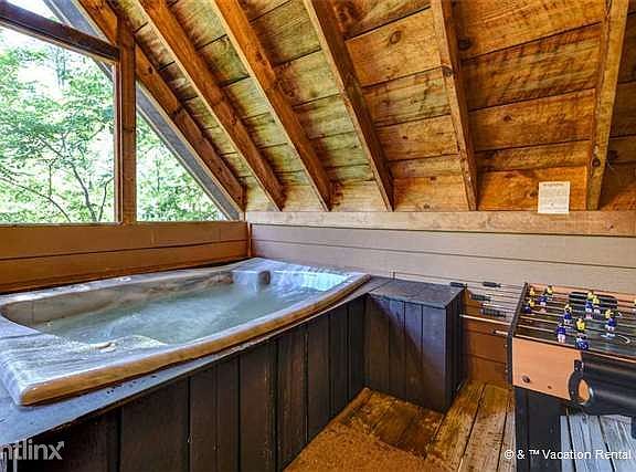 Luxuriate among the treetops