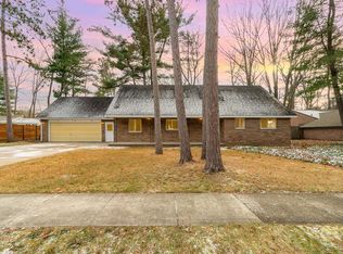 1101 Evamar Dr, Midland, MI 48640
