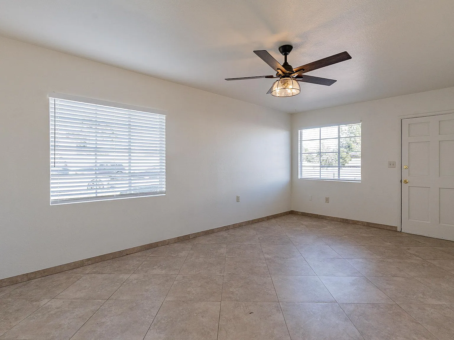 737 E Palo Verde Drive — Photo 1