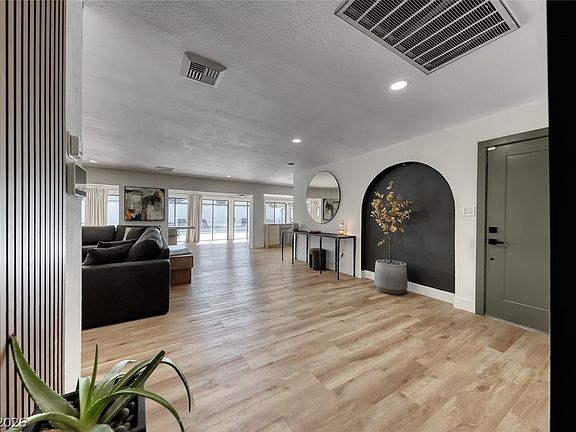 5th image of 2621 Mason Ave