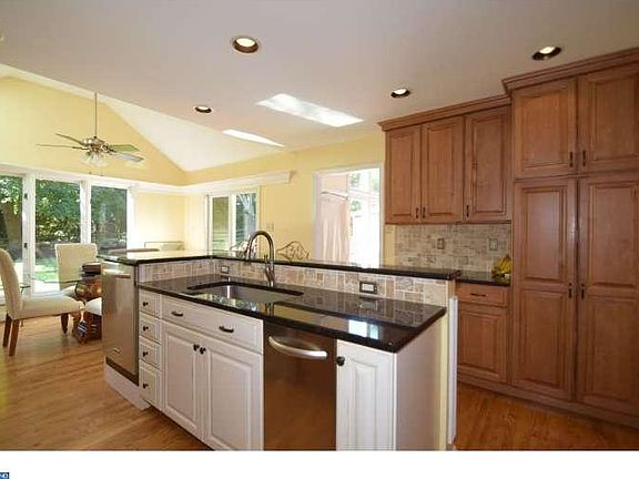 5th image of 136 Kimberbrae Dr