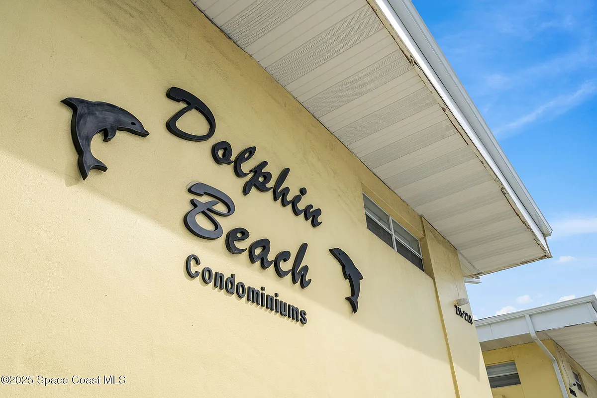 Building Photo - 3820 Ocean Beach Blvd #232