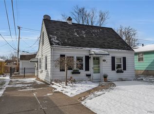 16 Woodcrest Dr, Amherst, NY 14226