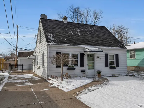 16 Woodcrest Dr, Amherst, NY 14226