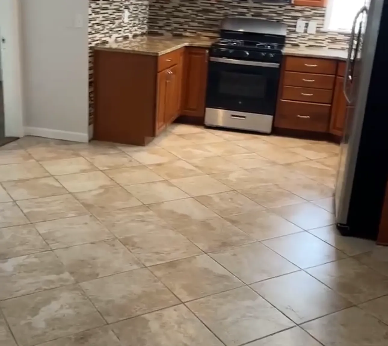4 bed, $4,200 — Photo 1