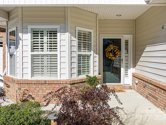 2nd image of 29 Victoria Park Dr