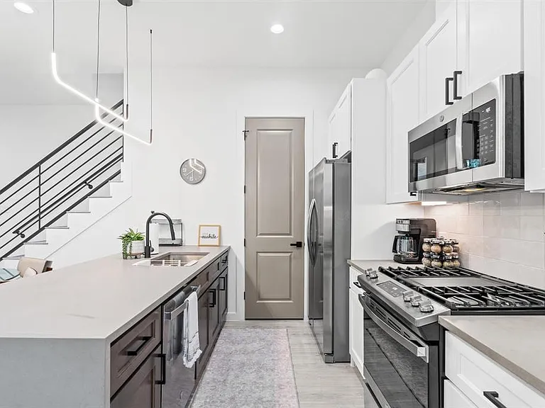 6821 Cadillac St — Photo 2