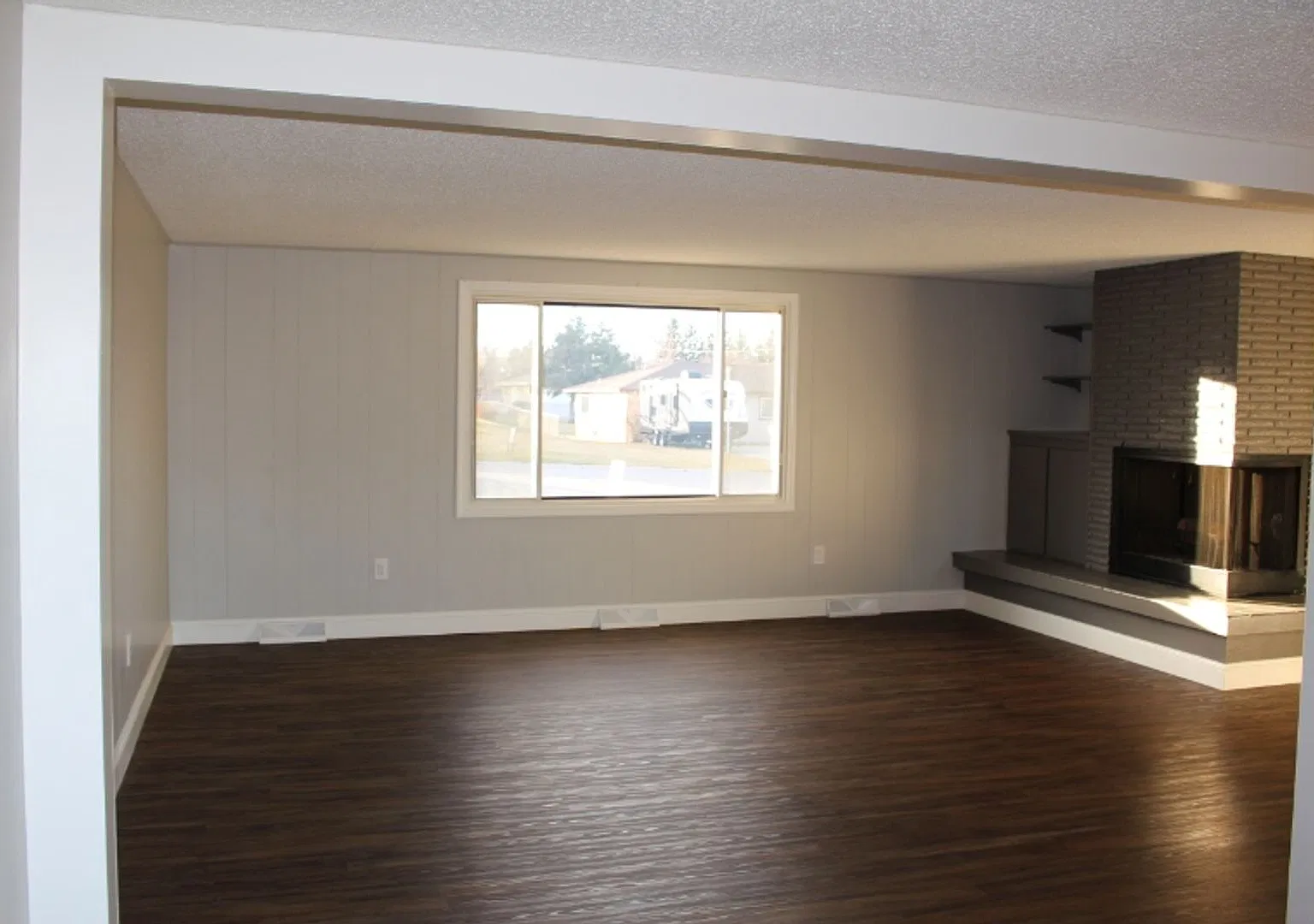 3 Bed, 2 Bath Pet Friendly in the Heights — Photo 4