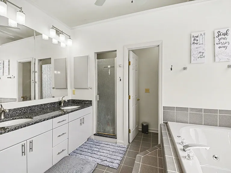 923 Paradrome St — Photo 23