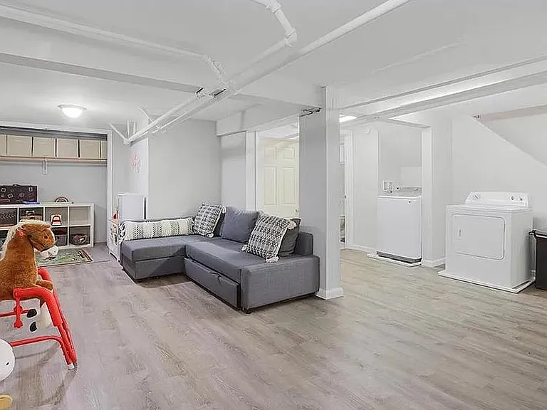 82 Seymour Ave — Photo 14