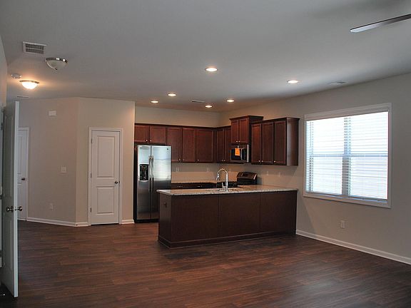 3rd image of 48 Laurel Dr E