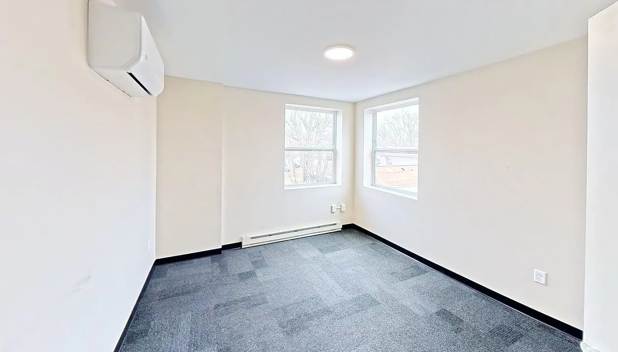 1 bed, 1.0 bath, 438 sqft, $1,150 — Photo 2