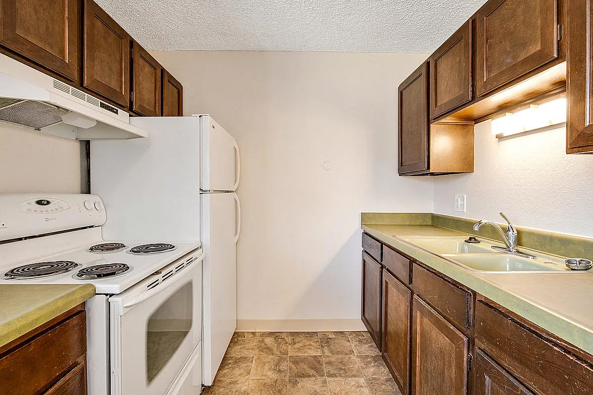 Greenway Apartments — Photo 3