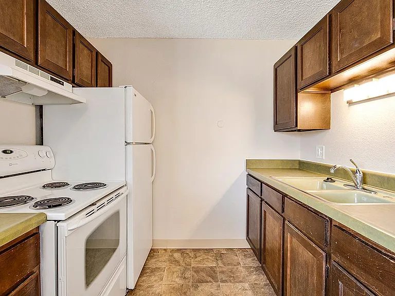 Greenway Apartments — Photo 3