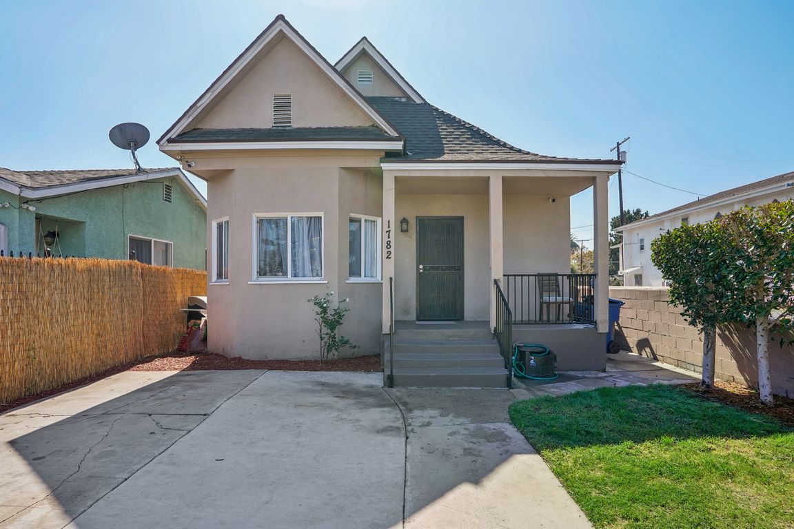 W 36th Pl-S1310-003.jpg