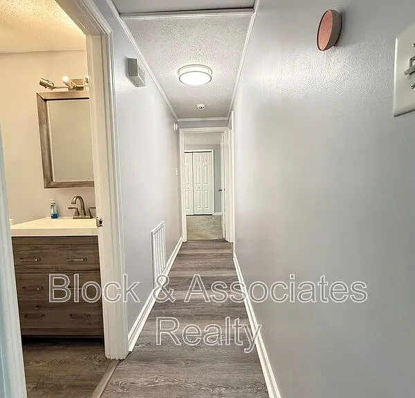 801 Carter Ave — Photo 6