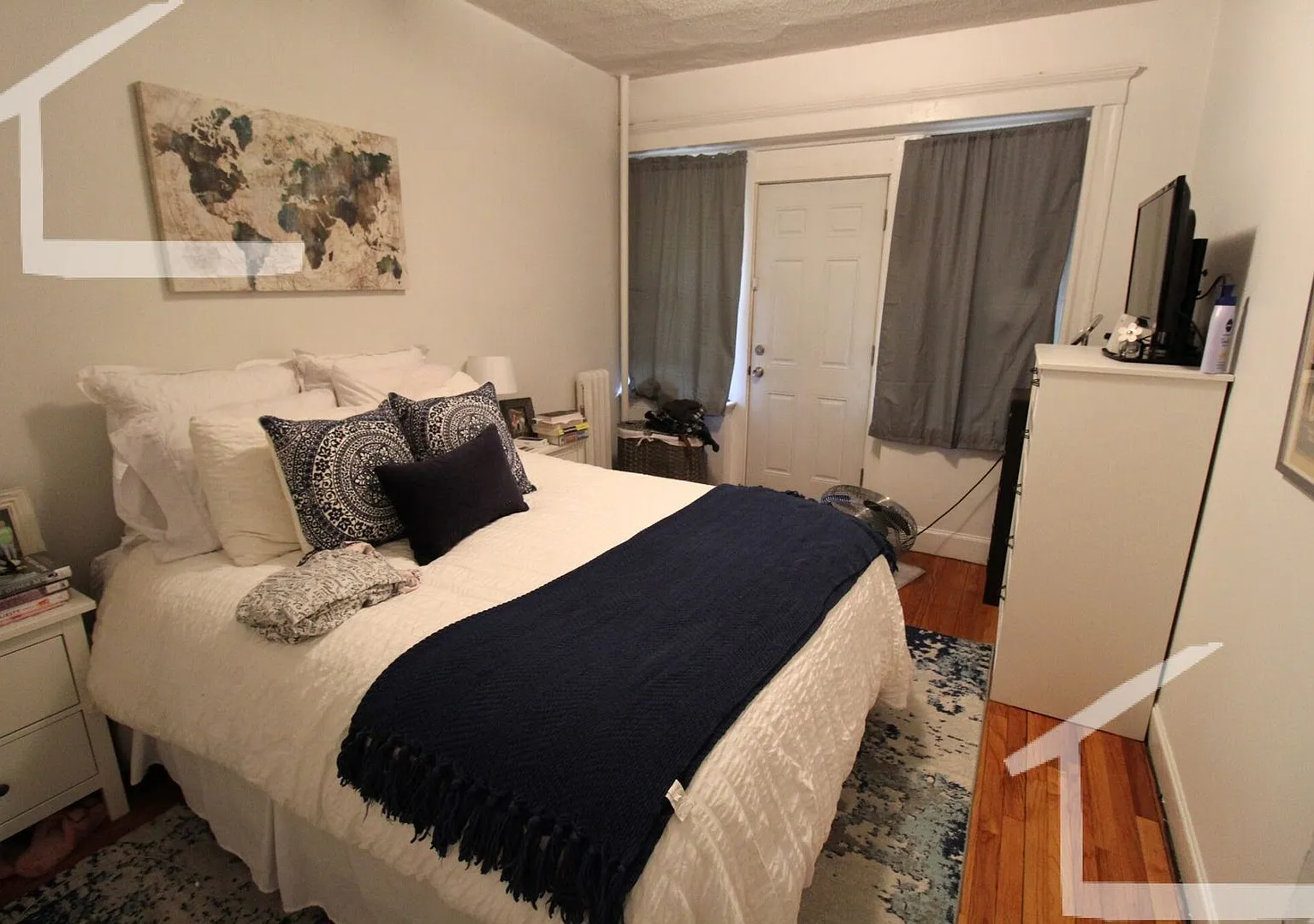 large 2 bed with porch — Photo 3