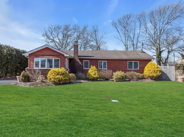 2 Elgin Place, East Patchogue, NY 11772