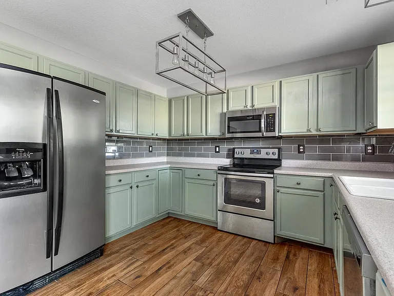 607 Winterway Dr — Photo 9