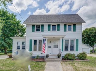 469 1st St, Prairie Du Sac, WI 53578