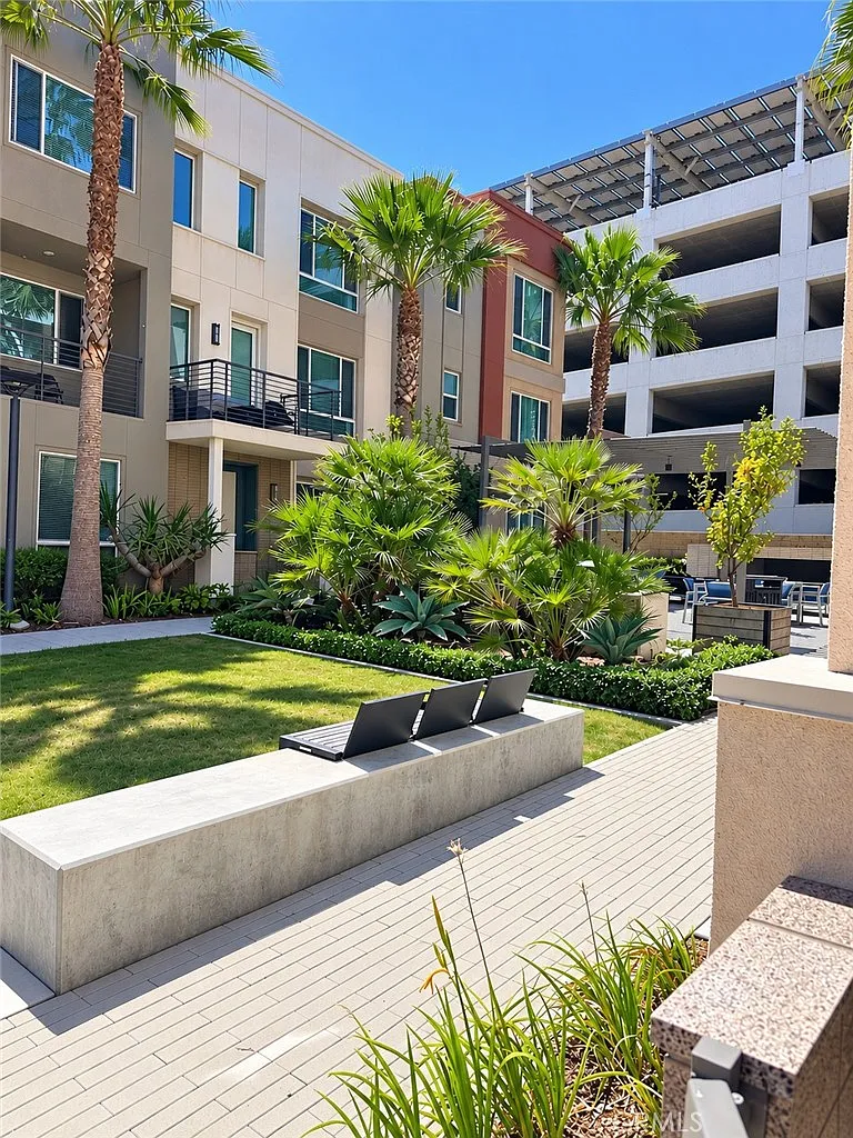 4 bed, 3.5 bath, 2141 sqft, $5,380 — Photo 1