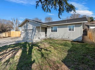 695 NE 8th St, Prineville, OR 97754
