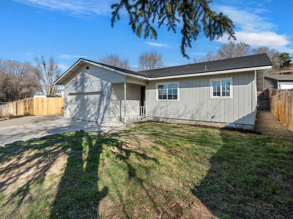 695 NE 8th St, Prineville, OR 97754