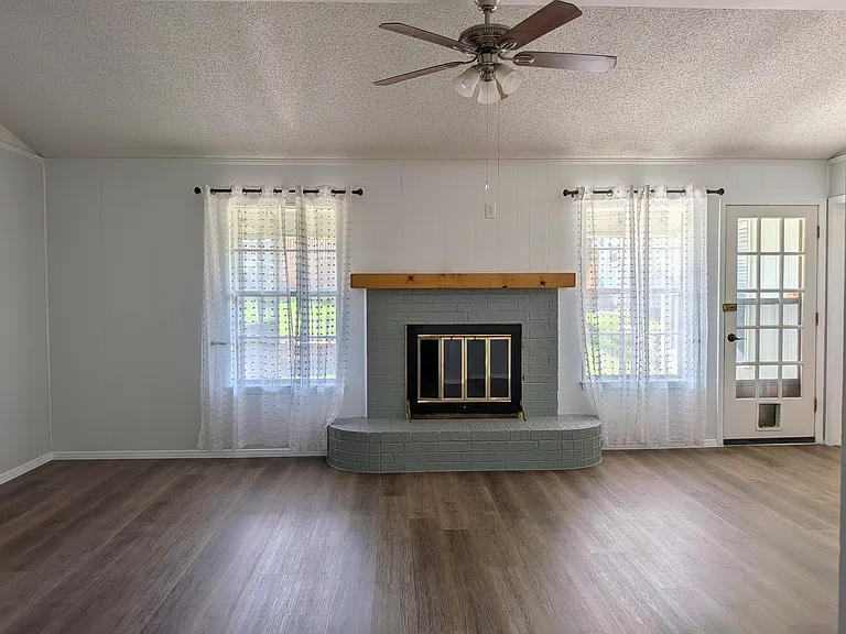 2305 Stockbridge Ct — Photo 10