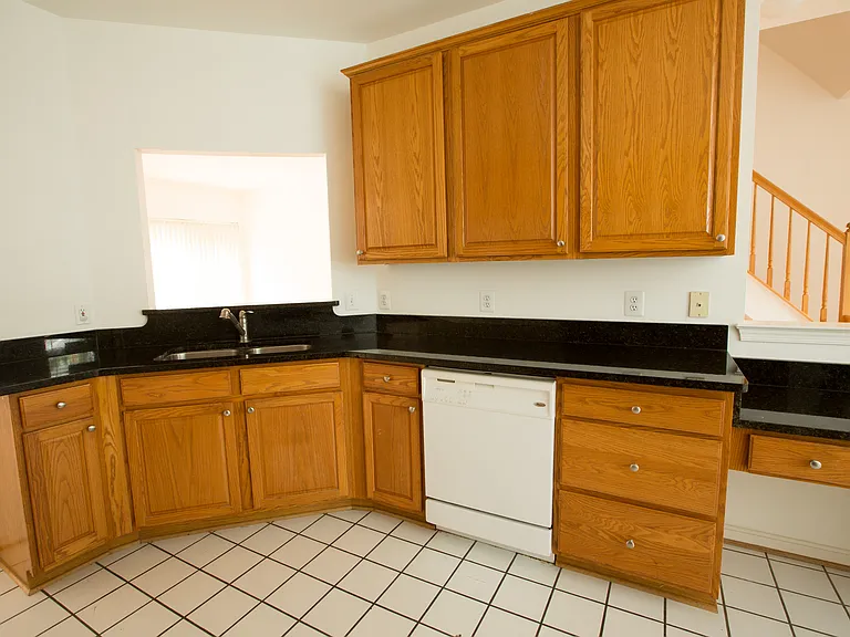 2911 Jessica Ct — Photo 4