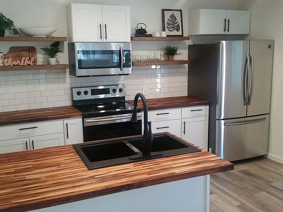 3rd image of 1053 N Lincoln Ave