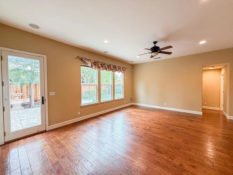 342 Stanforth Ct — Photo 23