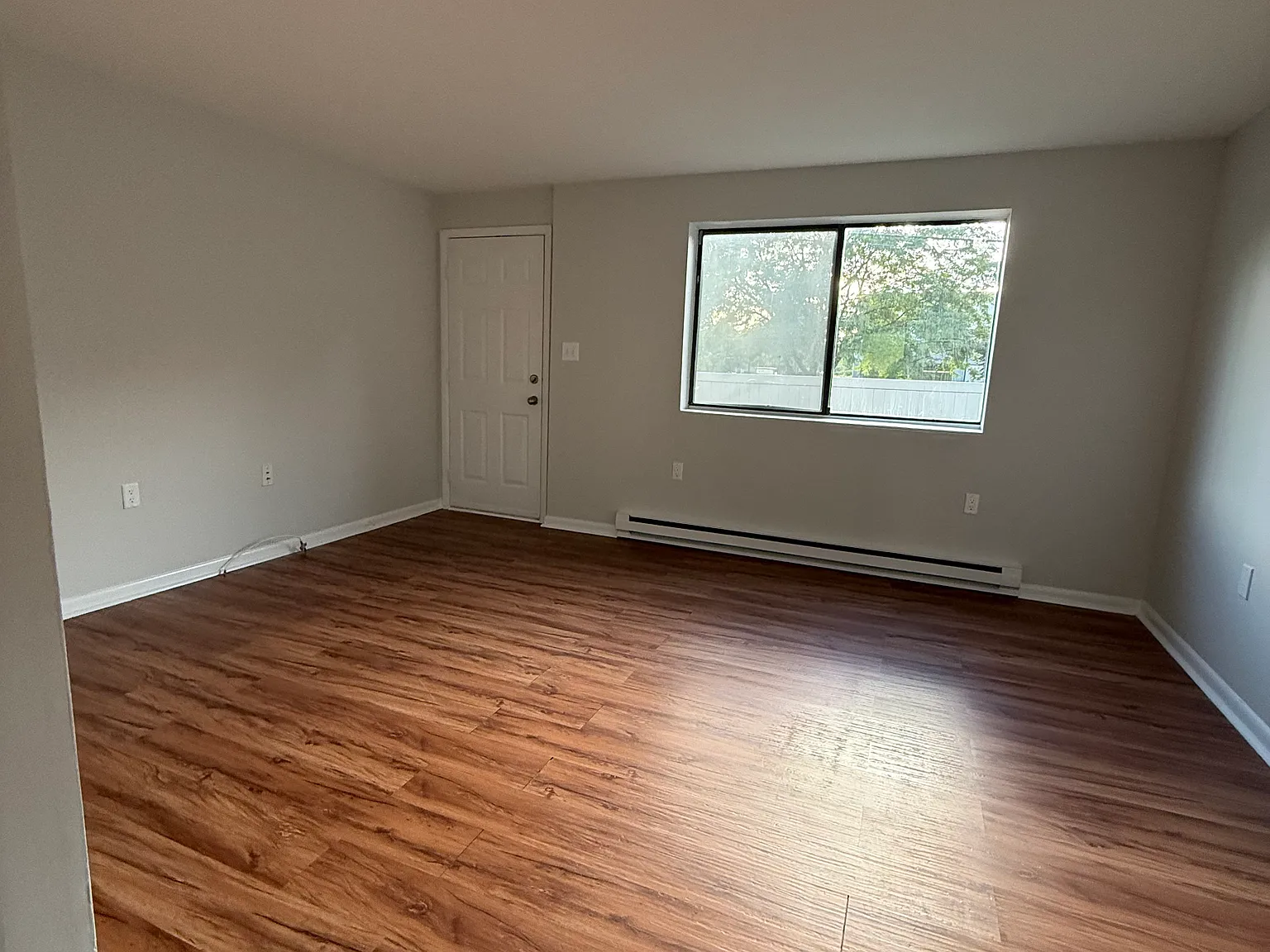 2 bed, 1.5 bath, 940 sqft, $1,900 — Photo 4