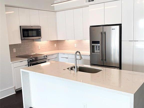 3rd image of 2502 N Houston St #2407